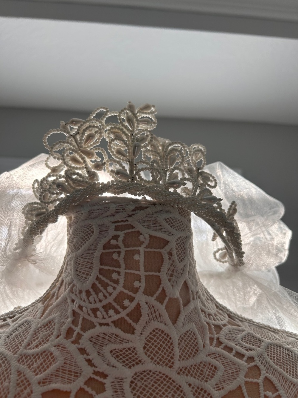 Vintage Bridal Pearl Beaded Tiara Crown with Veil Romantic Wedding Head Piece